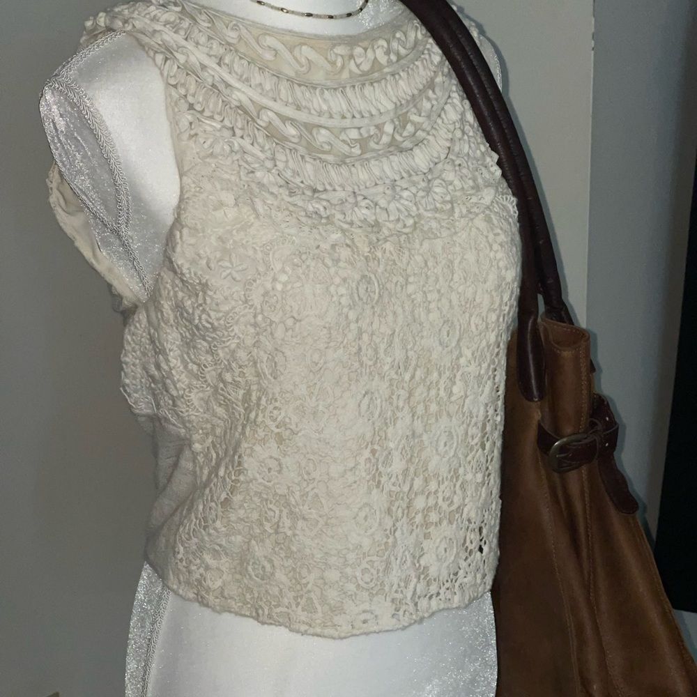 Alice and Olivia Blouse Cropped with Embroidered Detail Sz M​​​​​​​​​​​​​